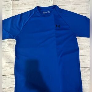 UnderArmour men’s large short sleeve tee.